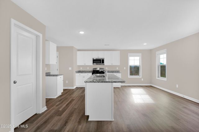 2145 Purebred Circle, Hope Mills, NC 28348