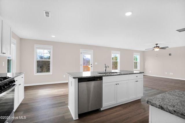 2145 Purebred Circle, Hope Mills, NC 28348