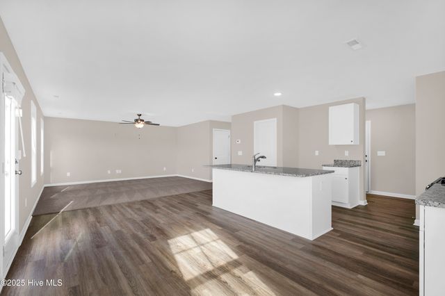 2145 Purebred Circle, Hope Mills, NC 28348