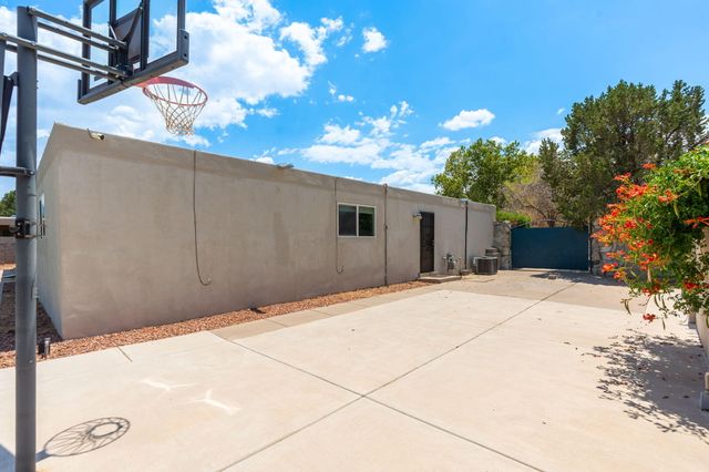8901 Osuna Road NE, Albuquerque, NM 87111