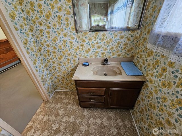 120 S Park, Oakville, WA 98568