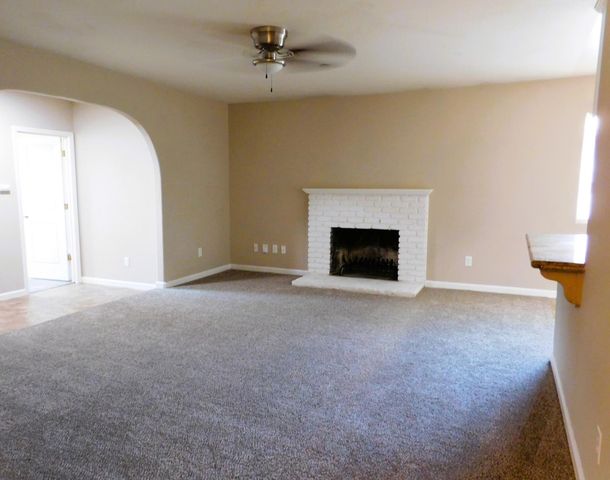 3832 E Ashcroft Ave, Fresno, CA 93726