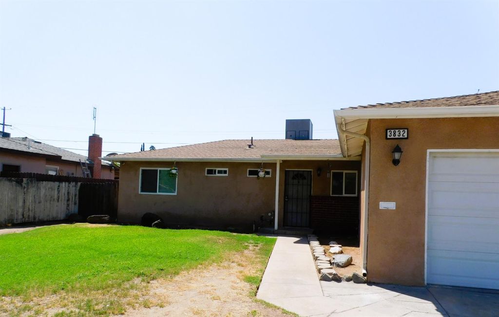 Image 1 of property listing at 3832 E Ashcroft Ave, Fresno, CA 93726