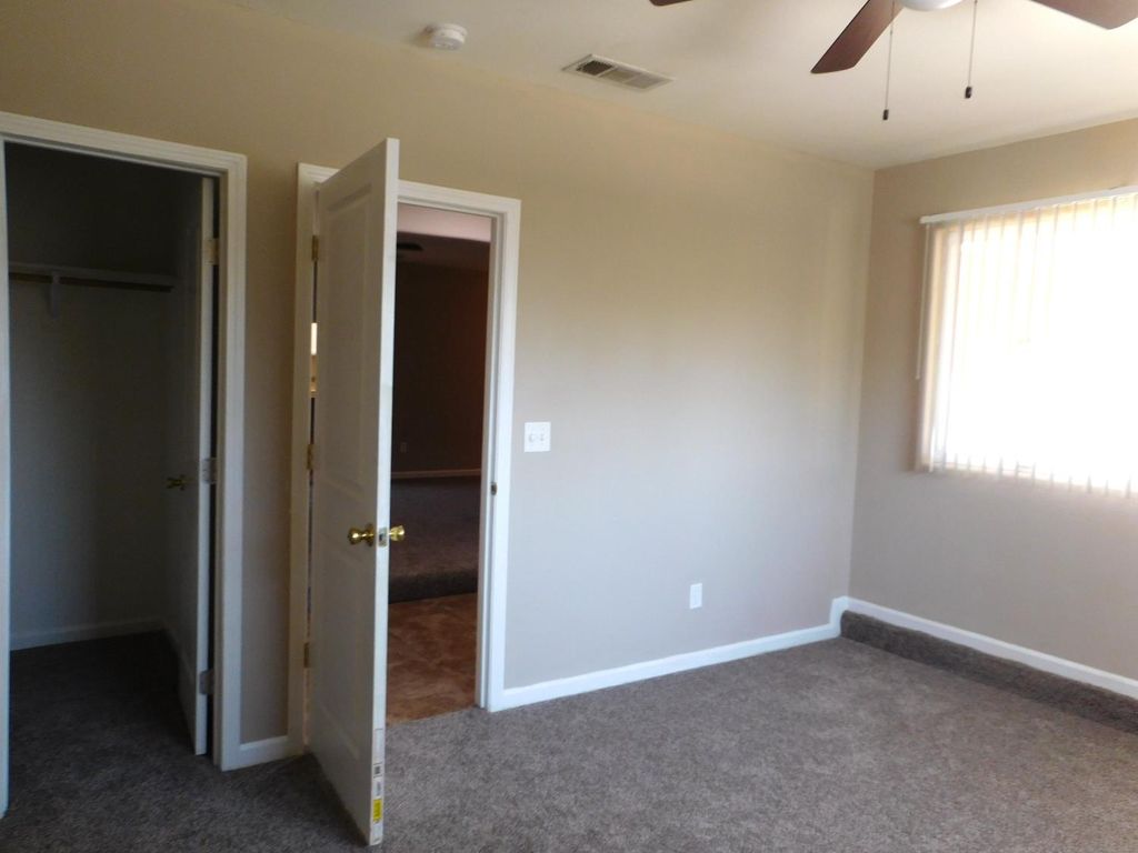 Image 10 of property listing at 3832 E Ashcroft Ave, Fresno, CA 93726