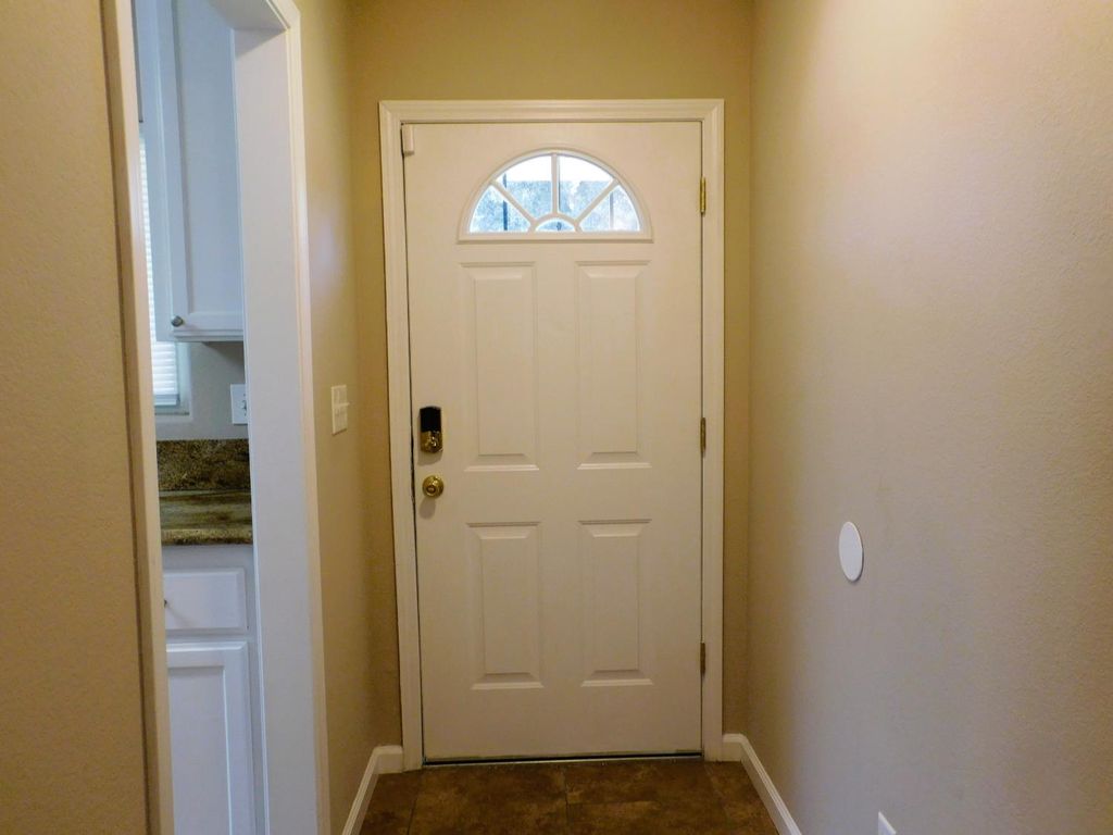 Image 2 of property listing at 3832 E Ashcroft Ave, Fresno, CA 93726
