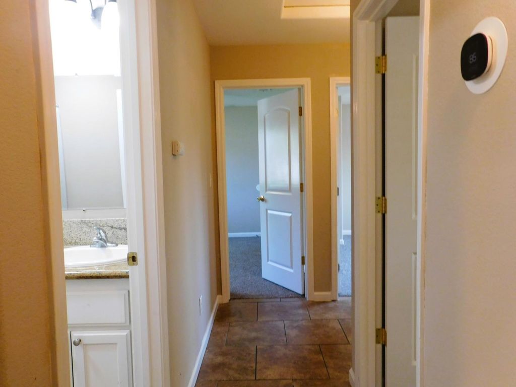 Image 3 of property listing at 3832 E Ashcroft Ave, Fresno, CA 93726