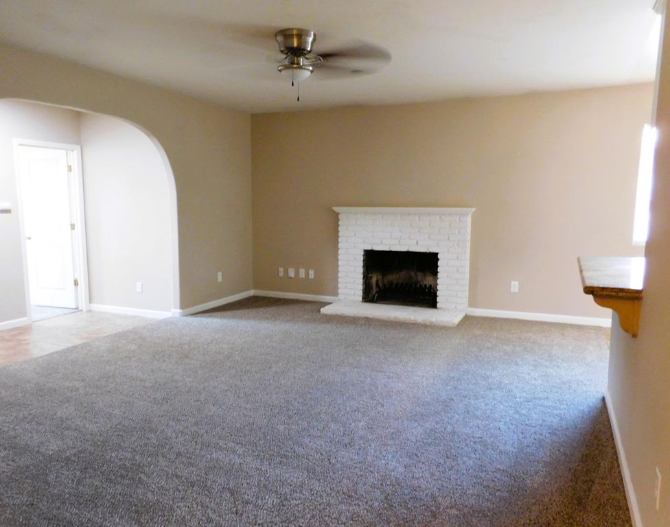 Image 7 of property listing at 3832 E Ashcroft Ave, Fresno, CA 93726