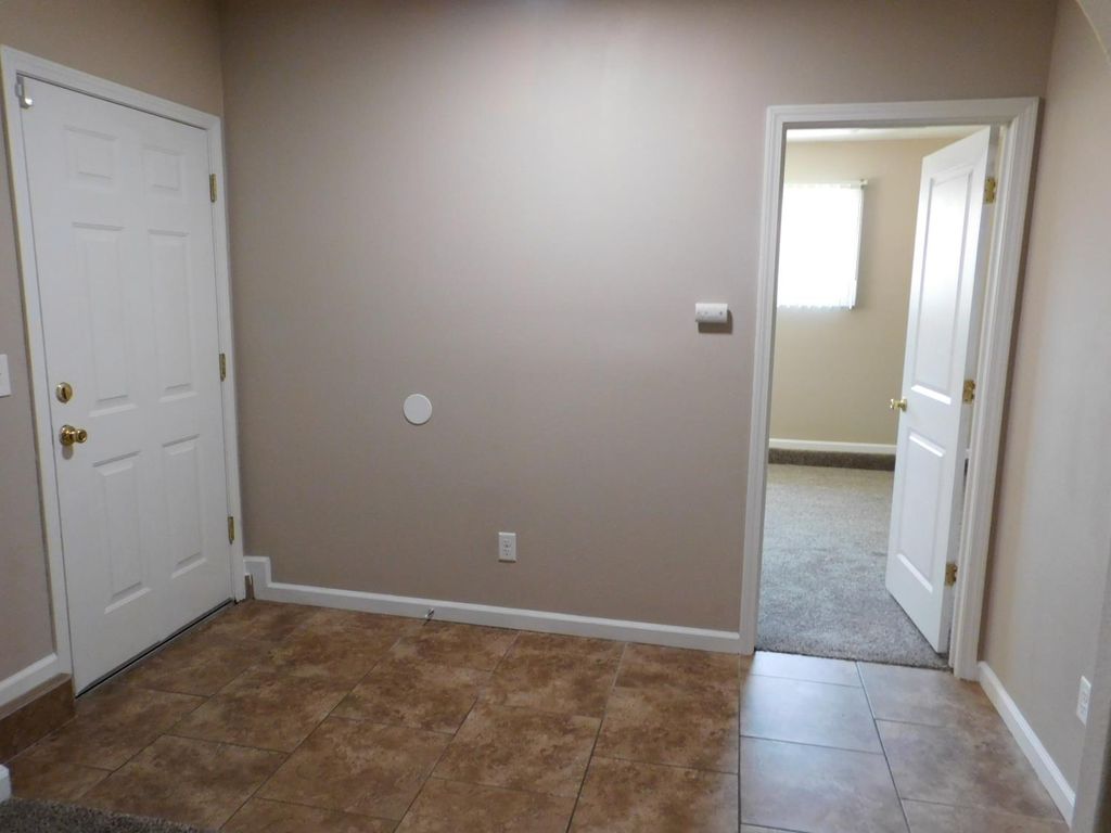 Image 8 of property listing at 3832 E Ashcroft Ave, Fresno, CA 93726