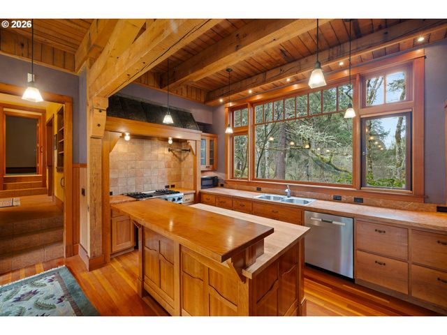 4040 SOUTHPOINTE Dr, Eugene, OR 97405