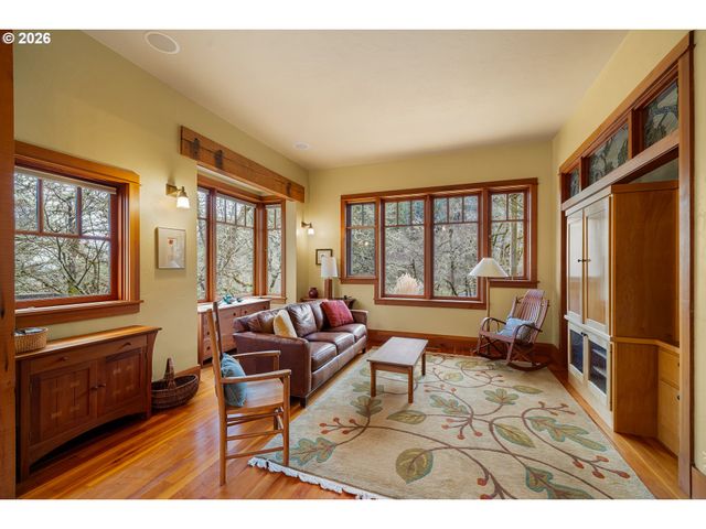 4040 SOUTHPOINTE Dr, Eugene, OR 97405