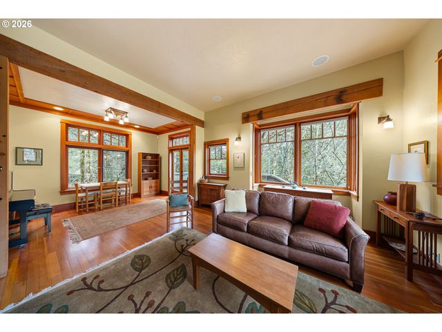 4040 SOUTHPOINTE Dr, Eugene, OR 97405