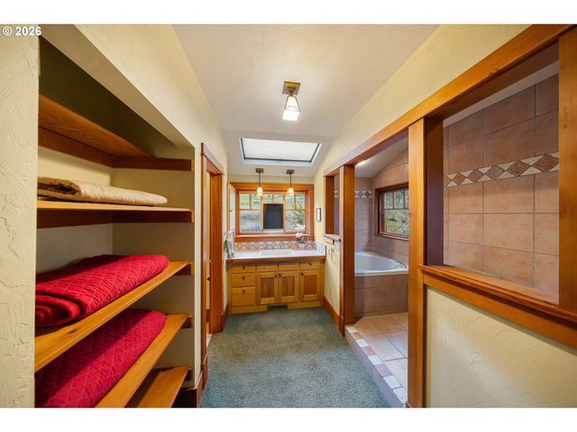 4040 SOUTHPOINTE Dr, Eugene, OR 97405