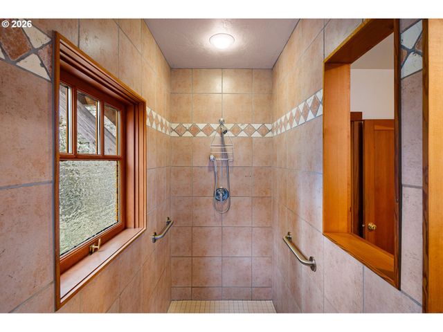 4040 SOUTHPOINTE Dr, Eugene, OR 97405