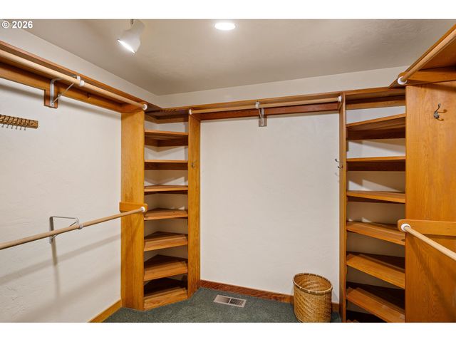 4040 SOUTHPOINTE Dr, Eugene, OR 97405