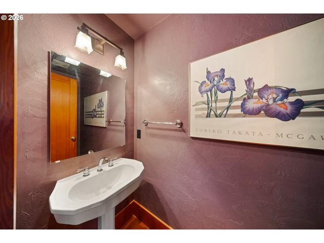 4040 SOUTHPOINTE Dr, Eugene, OR 97405