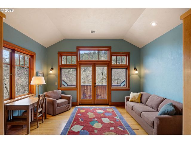 4040 SOUTHPOINTE Dr, Eugene, OR 97405