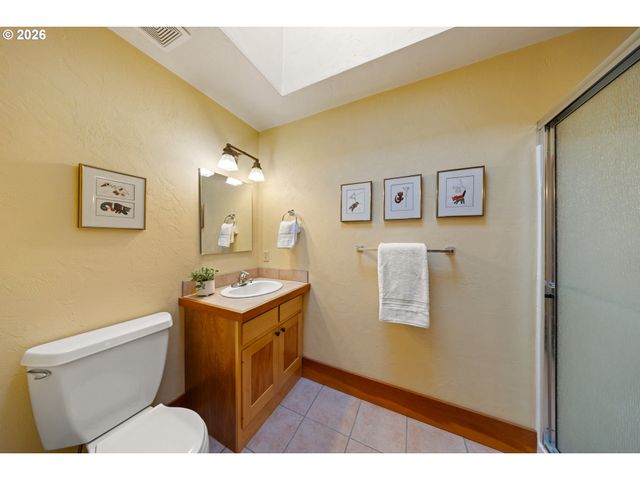 4040 SOUTHPOINTE Dr, Eugene, OR 97405