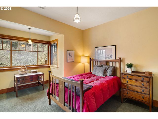 4040 SOUTHPOINTE Dr, Eugene, OR 97405