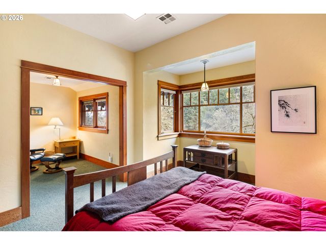 4040 SOUTHPOINTE Dr, Eugene, OR 97405