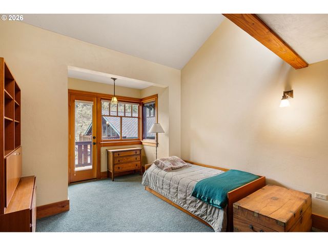 4040 SOUTHPOINTE Dr, Eugene, OR 97405