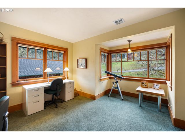 4040 SOUTHPOINTE Dr, Eugene, OR 97405