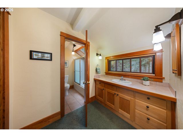 4040 SOUTHPOINTE Dr, Eugene, OR 97405