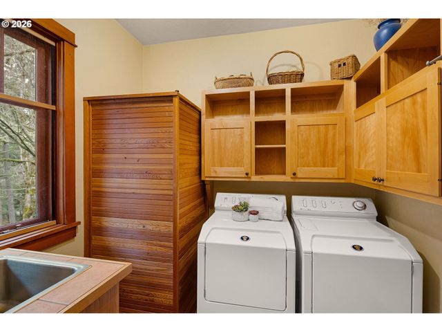 4040 SOUTHPOINTE Dr, Eugene, OR 97405