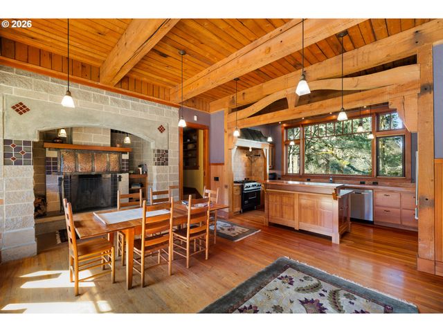 4040 SOUTHPOINTE Dr, Eugene, OR 97405