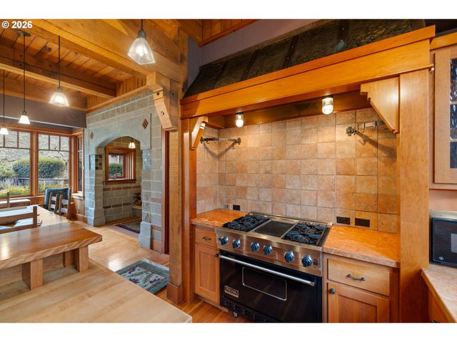 4040 SOUTHPOINTE Dr, Eugene, OR 97405