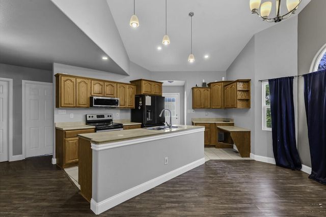 686 N Mancos Dr, Pueblo West, CO 81008