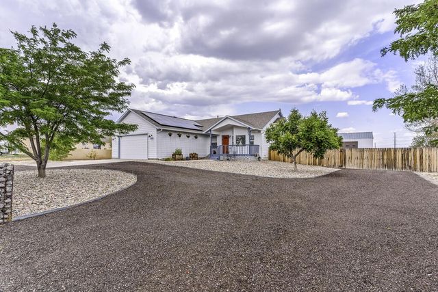 686 N Mancos Dr, Pueblo West, CO 81008