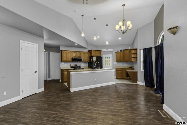 686 N Mancos Dr, Pueblo West, CO 81008