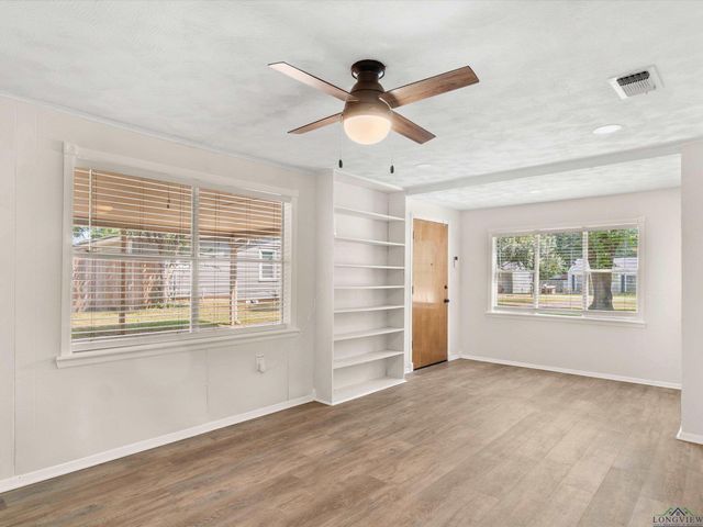 210 GILBERT ST, Lone Star, TX 75568