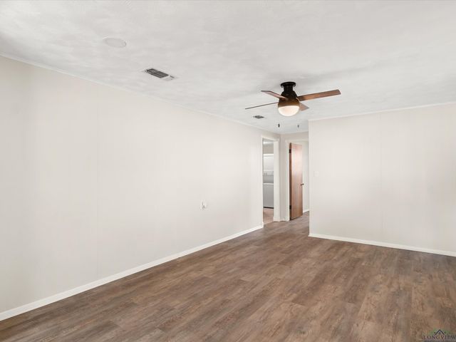 210 GILBERT ST, Lone Star, TX 75568