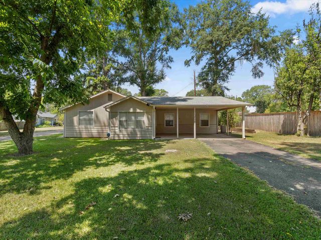 210 GILBERT ST, Lone Star, TX 75568