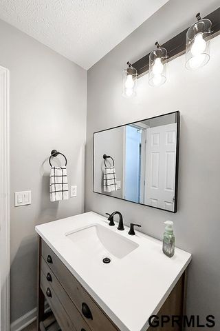 7914 S 151st Avenue, Omaha, NE 68138