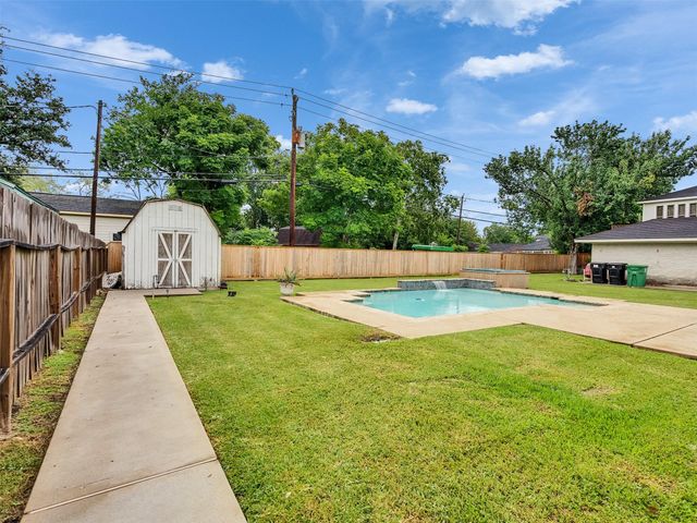 8639 Hinman Street, Houston, TX 77061