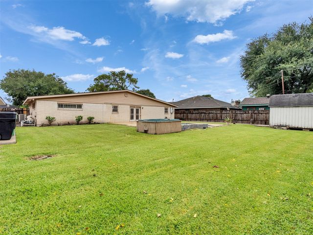 8639 Hinman Street, Houston, TX 77061