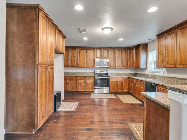 8639 Hinman Street, Houston, TX 77061