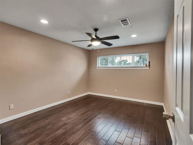 8639 Hinman Street, Houston, TX 77061