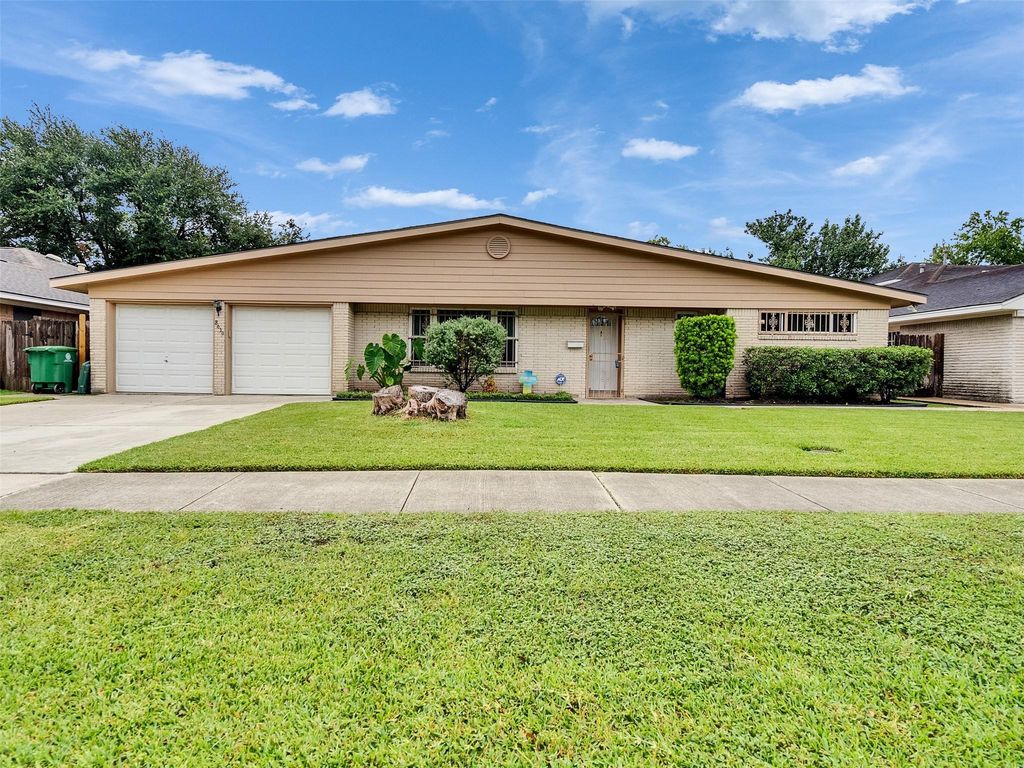 8639 Hinman Street, Houston, TX 77061