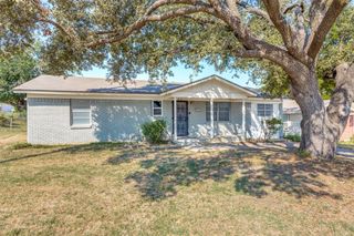 1708 S Cravens Road, Fort Worth, TX 76112