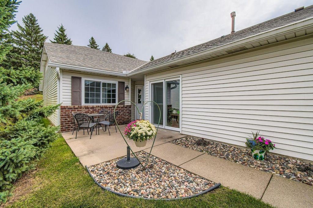 7608 Newbury Road, Woodbury, MN 55125