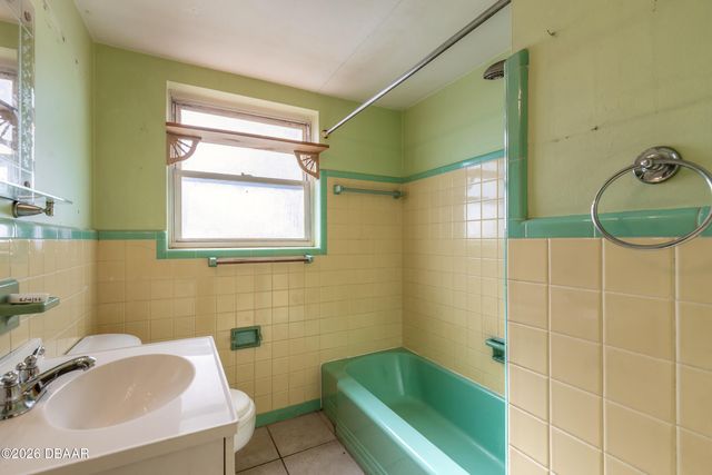 2030 Magnolia Avenue, South Daytona, FL 32119