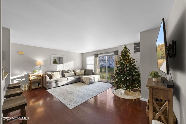 7 Basset Court, Tinton Falls, NJ 07753