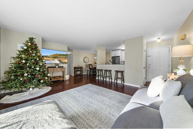 7 Basset Court, Tinton Falls, NJ 07753