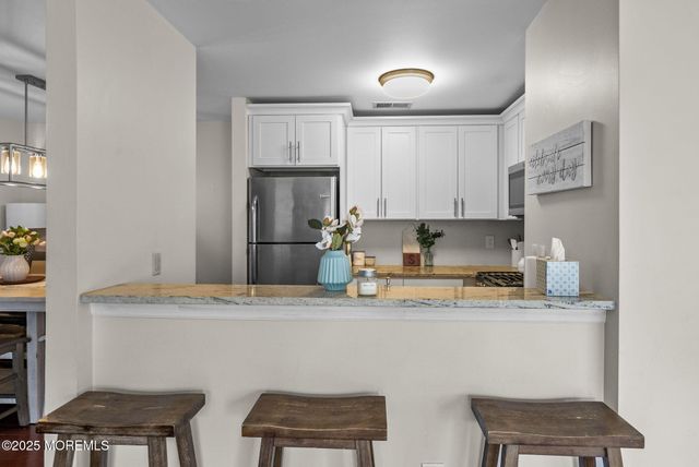 7 Basset Court, Tinton Falls, NJ 07753