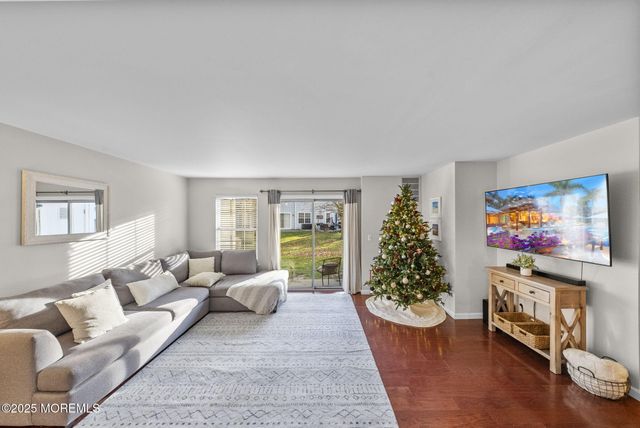 7 Basset Court, Tinton Falls, NJ 07753