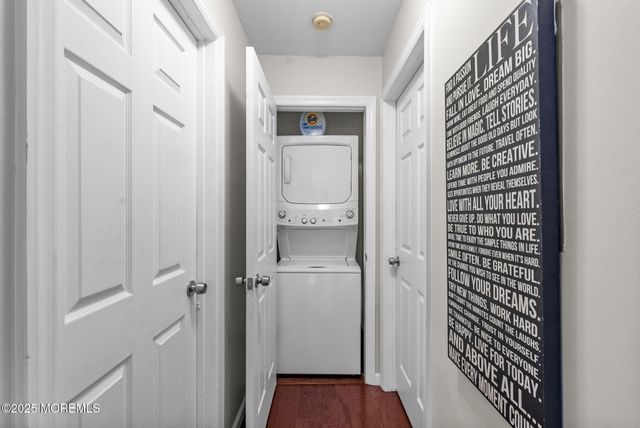 7 Basset Court, Tinton Falls, NJ 07753