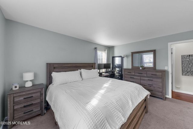 7 Basset Court, Tinton Falls, NJ 07753